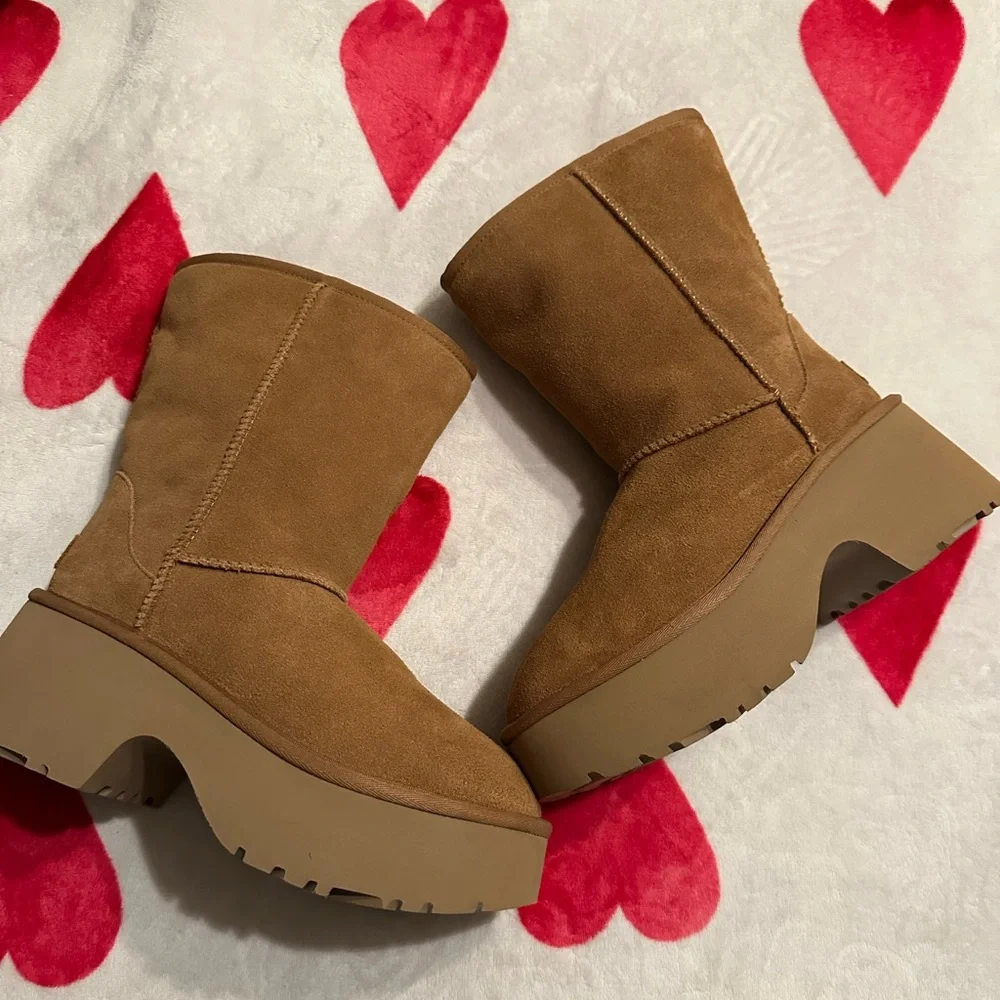 New UGG
Womens Classic Short New Heights Boots - Chestnut - Picture 12 of 12